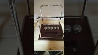 Маятник Ньютона (Колыбель Ньютона). Newton's pendulum.