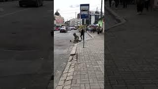 Безуспешная попытка вручения повестки на Украине #новости #украина #видео #приколы #shorts