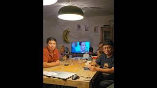 Bersama sahabat di Amsterdam, mereka faham Bahasa Jerman & Perancis, meskipun berbahasa Belanda