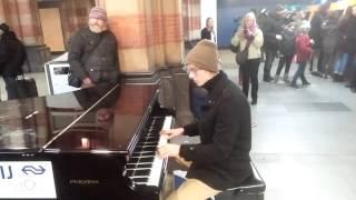 Play me, I'm yours - Amazing pianist in Amsterdam