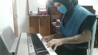 Sub-zero plays Mortal Kombat theme on piano