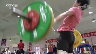 Chinese Weightlifters Hou Zhihui and Jiang Huihua prepare for the Tokyo Olympics