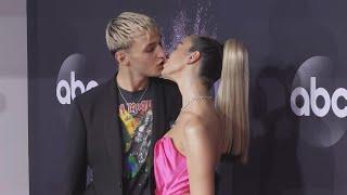 Watch Dua Lipa and Anwar Hadid KISS on the Red Carpet | 2019 American Music Awards