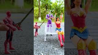 Spider man bravely saves his mother from joker | Marvel Toys