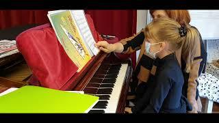 Irina Mints  piano lesson. Legato  - Portato