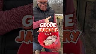 It’s GEODE January Day 1! #geodejanuary #geodeornodule