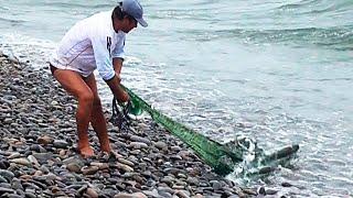 The sea had a surprise in store for them... Look at the catch they caught!
