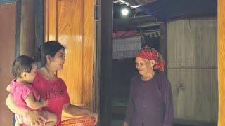 Single mother lives happily with the old lady who gave her the house and her daughter