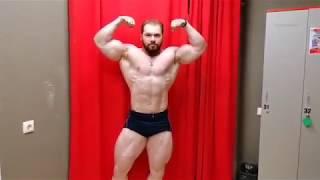 Bodgan Shermakin (Russia) flexing