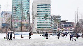 Early Morning Walk at Euljiro 1-ga, Seoul