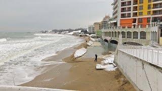 Огромни вълни отнесоха Южния плаж в Несебър