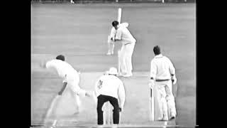 Msster batsman Barry Richards hits Dennis Lillee for an effortless boundary !