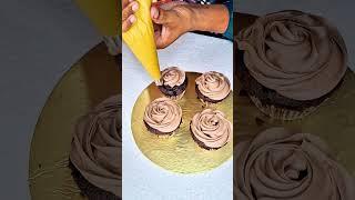 Cupcake Decorating Ideas #cake #cakedecorating