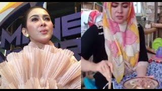 Viral! Wajahnya Mirip Syahrini, Penjual Rujak Ini Mendadak Ramai Pembeli - Viralin Bosqu