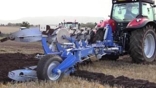 McCormick X 7.660 tractor with Overum EX 5 furrow plough.