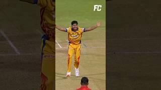 Watching Abhilash Shetty swing the ball both ways has been a treat!#MaharajaT20onFanCode