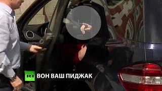 Двойник Путина за рулём и настоящий Путин сзади Real Putin in a back seat and his double