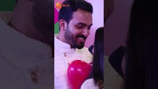 Mitra & Lakshmi Romantic Balloon Game  | ZTKA23 Pink Carpet #shorts | Zee Telugu