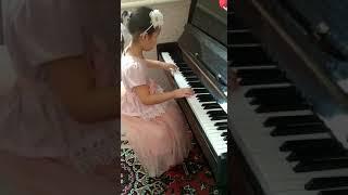 Изтилеу Нурайлым 2 кл, Моцарт Менуэт, преп. Абдыкалыкова Г.