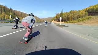 В Башкирии три скейтера на «Тещином языке» устроили гонки с фурой