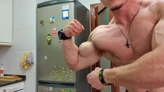 Insane body ripped 100 kg natural bodybuilder