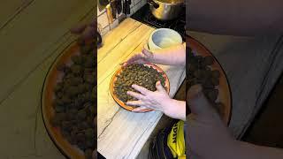 Бабуля накормит #fannyvideo #собака #смешновидео #деревня #юмор #смешнойшортс #семья