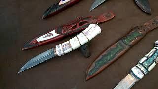 красивые ножи на выставке.beautiful knives