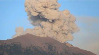 Bali's Agung volcano in fresh eruption