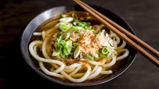 Quick and Easy Japanese Udon Noodle Soup [Ready in 10 Mins!]