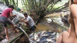 Unique Fishing Video - Catching Fish With Pump, Cleverly use the pump to suck water in the wild lake