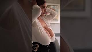 Bianca Downblouse Model