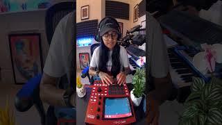 Finger Drumming with Factory Content on MPC One Plus