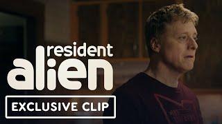 Resident Alien: Season 4, Episode 2 Exclusive Clip - IGN Live 2025