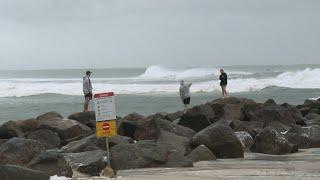 Tropical Cyclone Alfred whips eastern Australia, surfers defy warnings | AFP