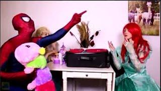 Frozen Elsa Becomes a Mermaid 21 w 2F Spiderman Pink Spidergirl Anna  26 Joker Superhero Fun in Real