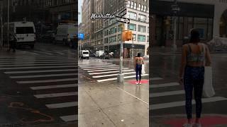 Rain in New York Люди бегут под дождем Манхэттен 2023 #schorts #nyc #сша #жизньвсша