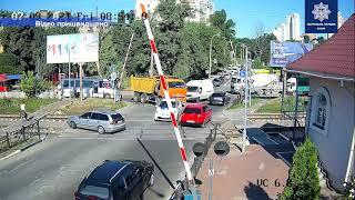 Instant karma at train crossing in Kiyv