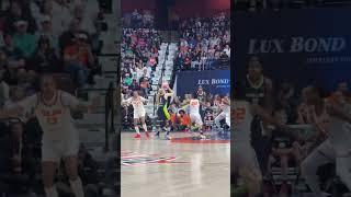Paige Bueckers uses a hesitation to create her pull up jumper!