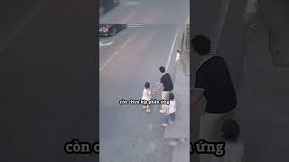Người đàn ông này đã liều mình để cứu một đứa trẻ