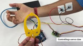 Controlling a Servo claw and LED bar using EMG | Muscle BioAmp BisCute | @Arduino