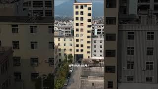 一栋10层的农村自建房，为了给村民出入方便，竟然把房子建成这样，这个房主格局也太大了吧，#农村自建房 #无人机航拍