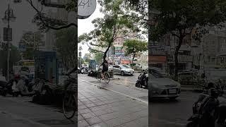 Glimpse of Taipei Street near Dongmen (東門)