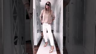 How to wear white jeans in winter: wear them! REF L045 https://linktr.ee/outfitsmag #outfitinspo