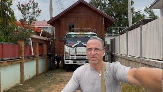 Part 1. I bought a Thai Wood House, put it on a Truck 800 km from Udon Thani - Ban Phe