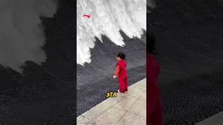 Исчезающий водопад в Китае!