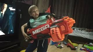 Бластер Мега Мастодон от Nerf играю в гостях