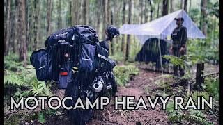 MOTO CAMPING HEAVY RAIN || VERY HEAVY RAIN CAMPING WITH MOTOCAMP || ASMR