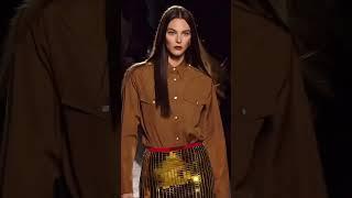 Vittoria Ceretti walking for Versace Spring/Summer 2025 FashionShow  #fashionshow #fashion #model