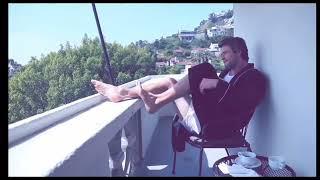 Chill Out With Barefoot Chris Hemsworth (Thor) While Enjoying the L.A. View - Ambiance Video