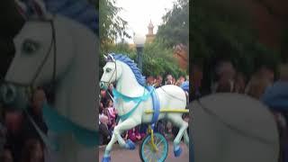 Disneyland paris float breaks down